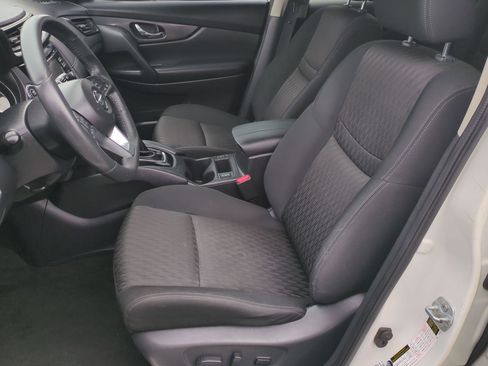 Used 2017 Nissan Rogue SV AWD/4WD image 18