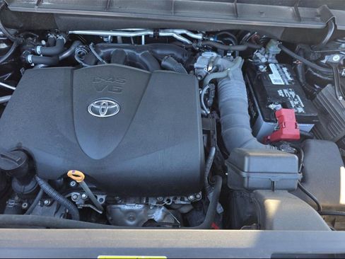 Used 2021 Toyota Highlander XLE image 7