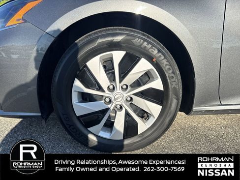 Used 2025 Nissan Altima 2.5 S FWD image 9