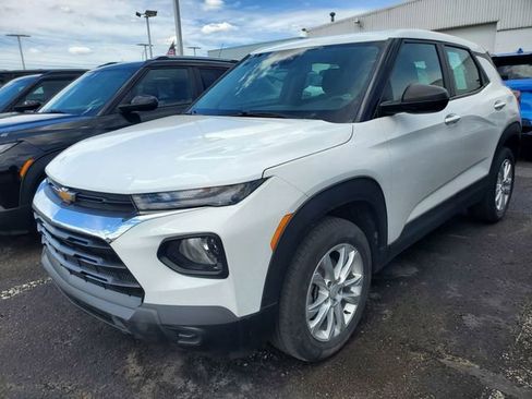 Used 2023 Chevrolet TrailBlazer LS AWD/4WD image 2