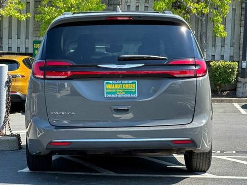 Used 2022 Chrysler Pacifica Touring-L FWD image 5