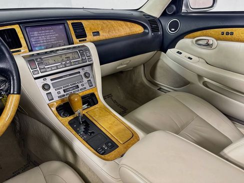 Used 2004 Lexus SC 430 Convertible RWD image 24