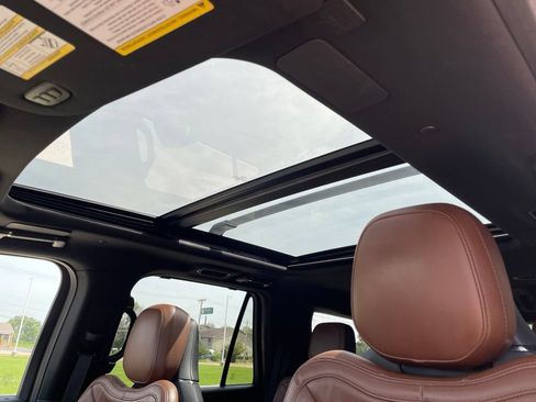 Used 2022 Lincoln Navigator Reserve AWD/4WD image 10
