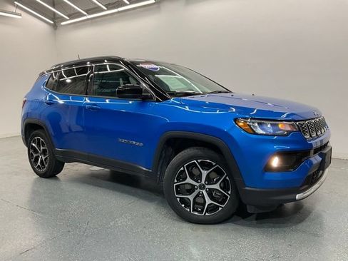 Used 2025 Jeep Compass Limited AWD/4WD image 2