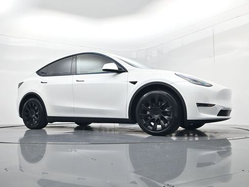 Used 2021 Tesla Model Y Long Range AWD/4WD image 31