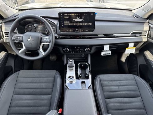 New 2026 Mitsubishi Outlander AWD image 17