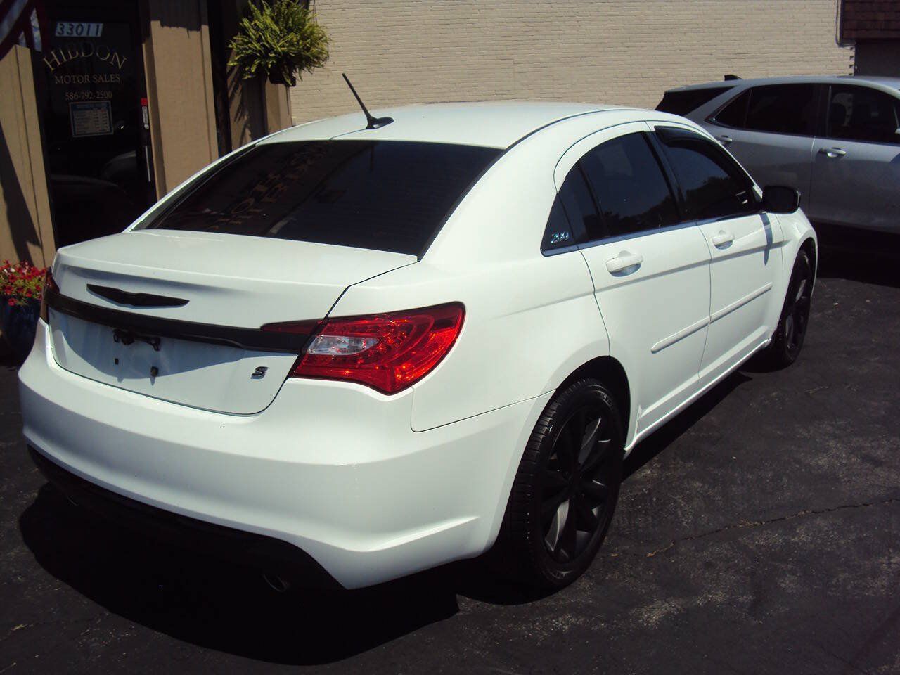 Used 2013 Chrysler 200 Limited w/ Sun/Sound Group FWD image 5
