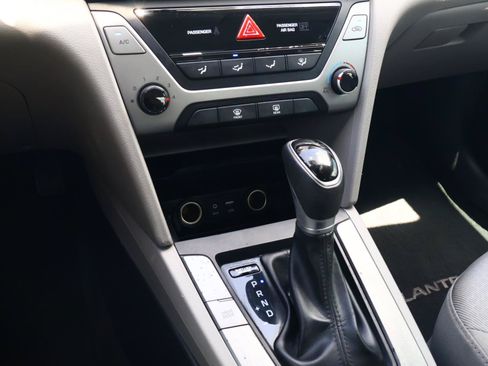 Used 2017 Hyundai Elantra SE FWD image 15