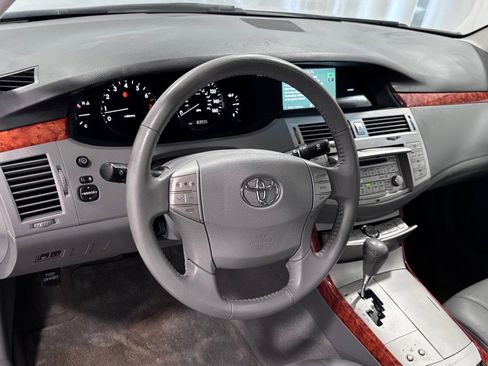 Used 2005 Toyota Avalon XLS image 9