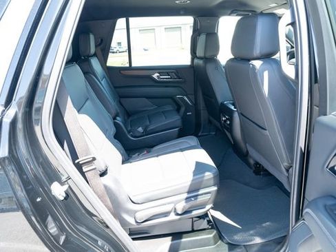 Used 2025 GMC Yukon Denali AWD/4WD image 42