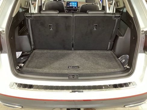 Used 2024 Volkswagen Atlas SE image 16