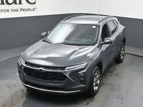 New 2026 Chevrolet Trax LT w/ LT Convenience Package FWD image 24