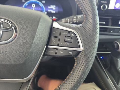 Used 2025 Toyota Sienna XLE Woodland Edition AWD/4WD image 20