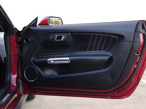 Used 2017 Ford Mustang Premium image 36