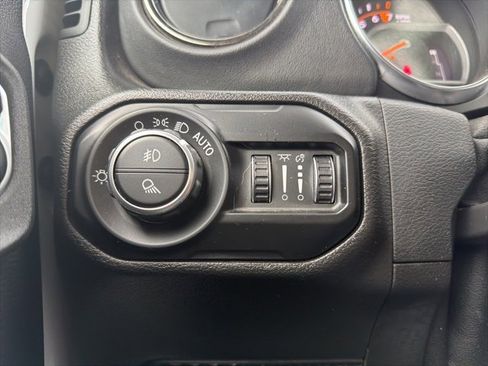 Used 2021 Jeep Gladiator Overland image 20