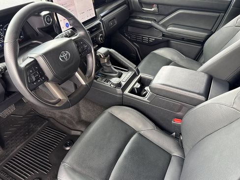 Used 2025 Toyota 4Runner Limited w/ Tow Technology Package AWD/4WD image 5