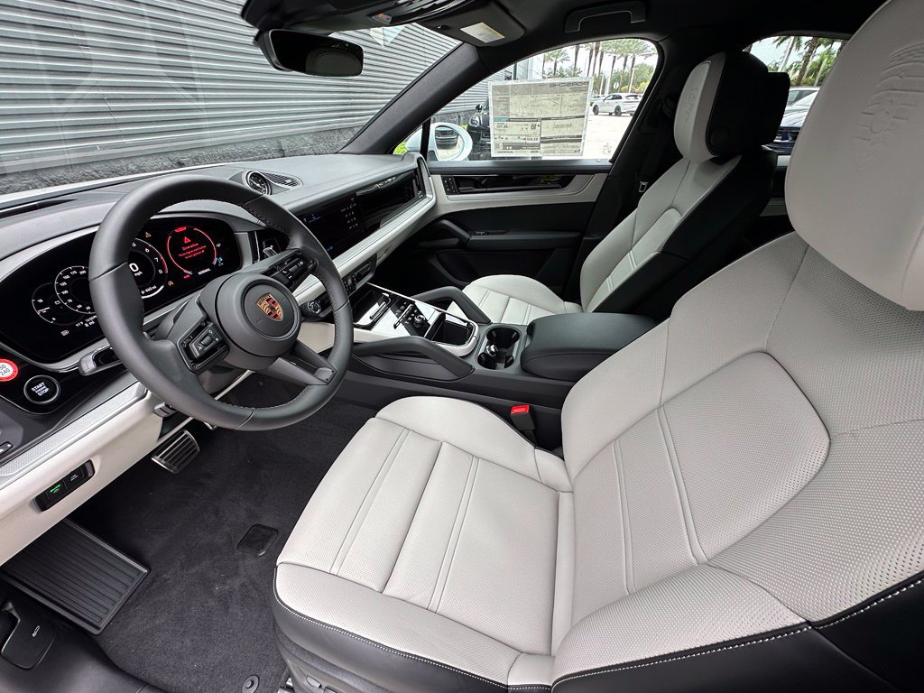 Used 2026 Porsche Cayenne S AWD/4WD image 4