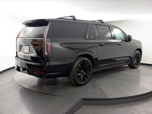 Used 2022 Cadillac Escalade ESV Sport Platinum w/ LPO, ONYX Package AWD/4WD image 9
