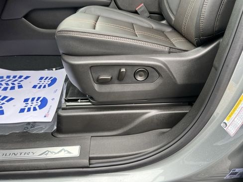 Used 2025 Chevrolet Tahoe High Country image 14