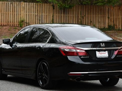 Used 2017 Honda Accord Sport image 7