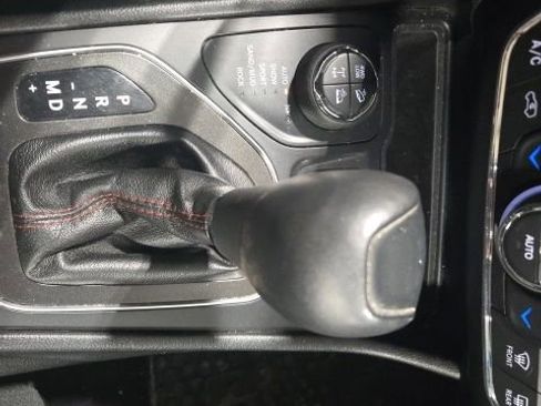 Used 2019 Jeep Cherokee Trailhawk image 14