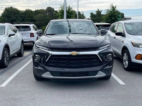 Used 2025 Chevrolet Blazer LT FWD image 2