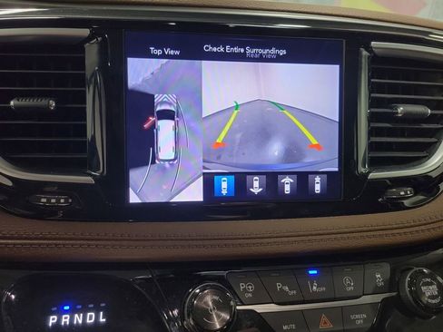 Used 2018 Chrysler Pacifica Limited w/ Tire & Wheel Group image 18