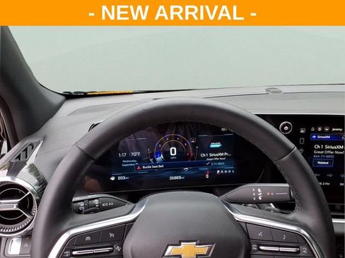 Used 2025 Chevrolet Equinox LT w/ Convenience Package II FWD image 30