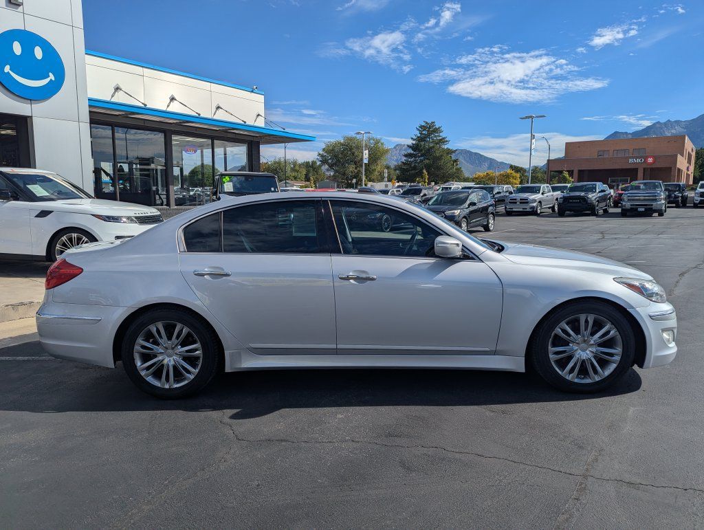 Used 2014 Hyundai Genesis 3.8 w/ Technology Package 03 RWD image 2