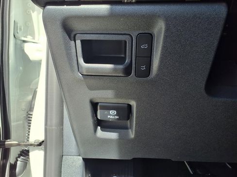 New 2026 Ford Expedition Active image 17