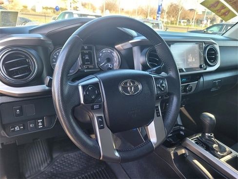 Used 2021 Toyota Tacoma SR5 w/ Trail Edition image 11