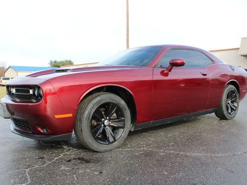 Used 2019 Dodge Challenger SXT image 11