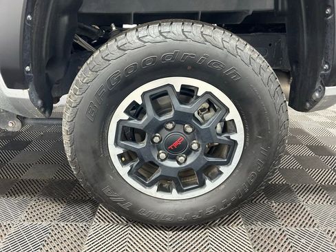 Used 2024 Toyota Tacoma TRD Off-Road image 29