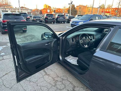 Used 2014 Dodge Charger SE w/ Sport Appearance Group image 9