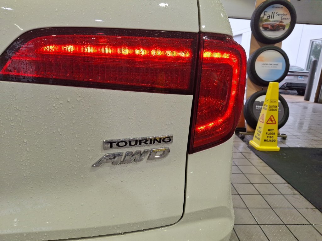 Used 2017 Honda Pilot Touring image 4