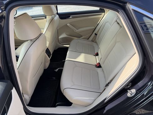 Used 2018 Volkswagen Passat 2.0T SE image 18