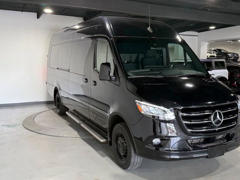 Used 2024 Mercedes-Benz Sprinter 3500 image 7