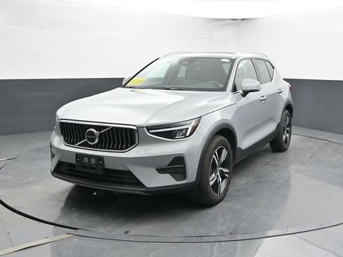 Used 2025 Volvo XC40 B5 Core AWD/4WD image 5