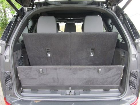 Used 2019 Land Rover Discovery HSE AWD/4WD image 13