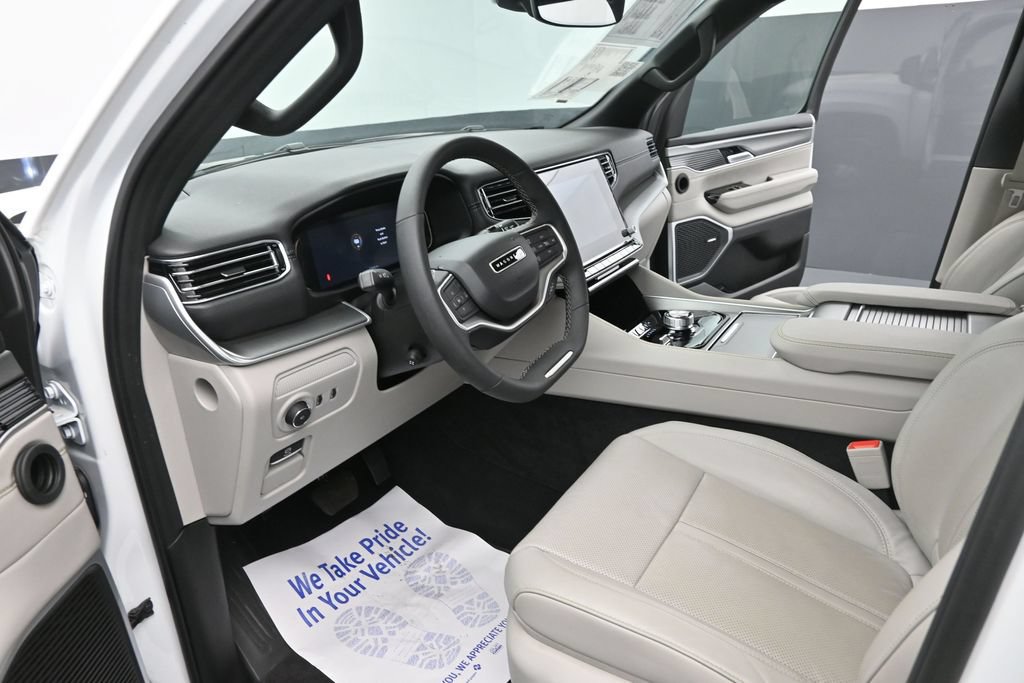 Used 2025 Jeep Wagoneer L 4WD image 22