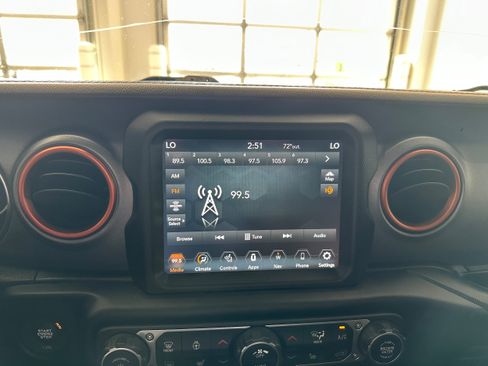Used 2021 Jeep Gladiator Mojave w/ Dual Top Group AWD/4WD image 17