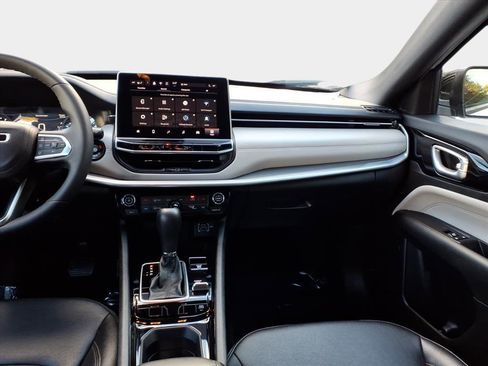 Used 2024 Jeep Compass Limited image 14