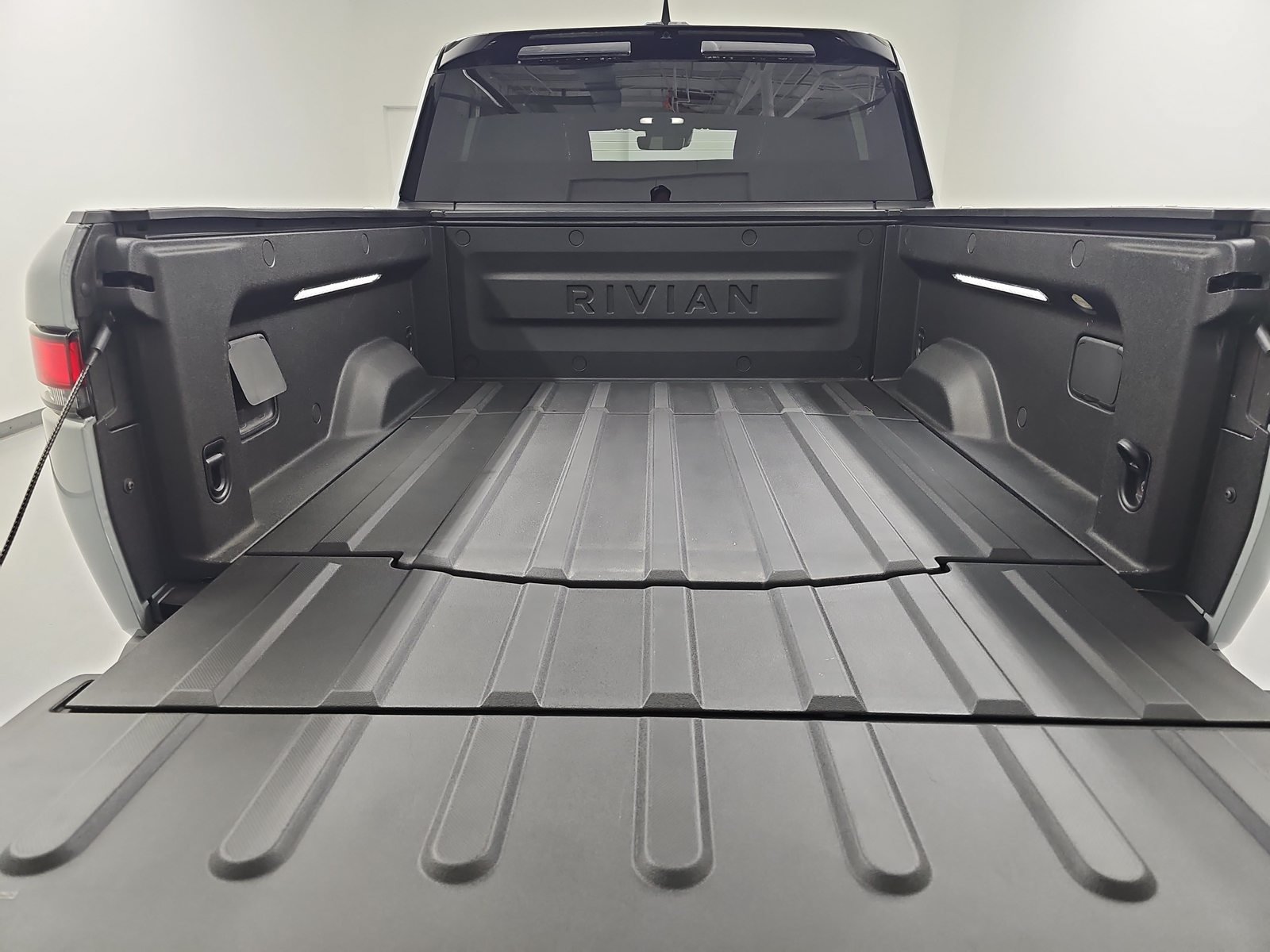Used 2024 Rivian R1T Adventure Dual AWD/4WD image 15