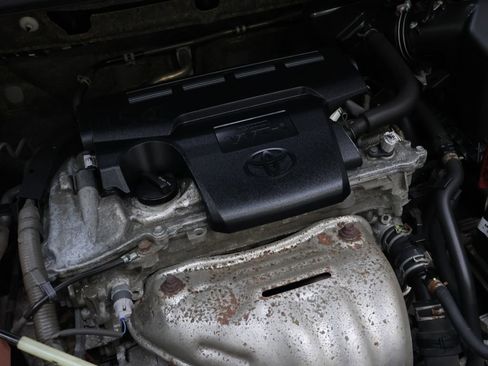 Used 2018 Toyota RAV4 XLE AWD/4WD image 25