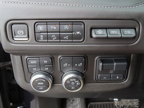 Used 2024 GMC Yukon Denali Ultimate image 13