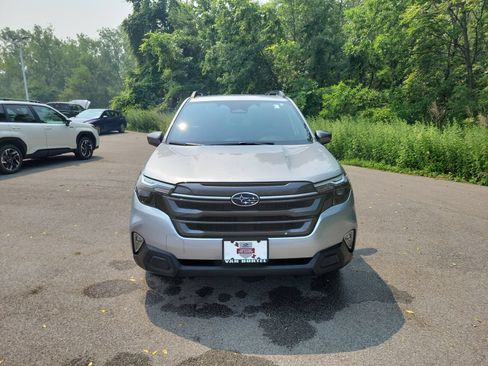 Certified 2025 Subaru Forester Premium AWD/4WD image 8