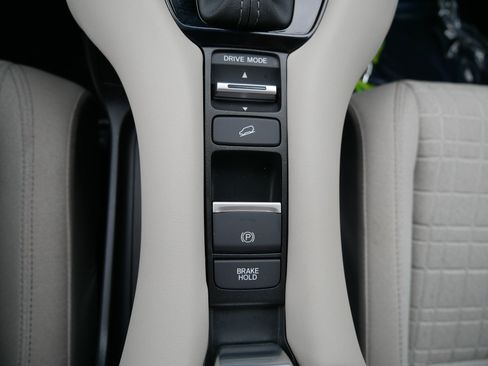 Certified 2024 Honda HR-V LX image 32