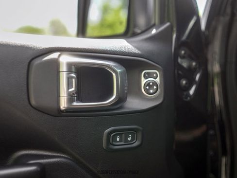 Used 2021 Jeep Gladiator Sport AWD/4WD image 29