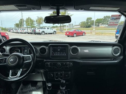Used 2019 Jeep Wrangler Unlimited Sahara AWD/4WD image 2