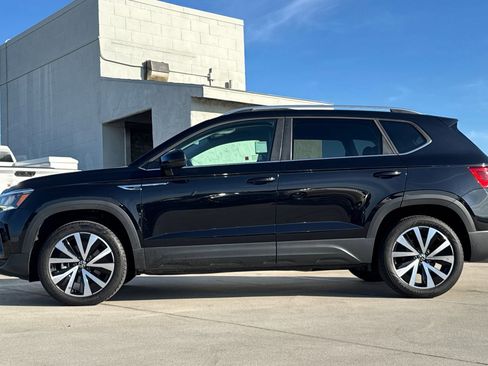 Used 2024 Volkswagen Taos SE image 7